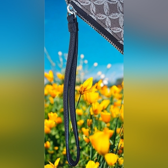 Dana Buchman Brown & Cream Patterned Wristlet - Picture 4 of 6